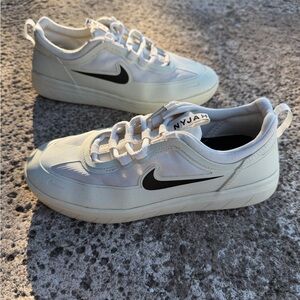 Nike SB Nyjah Free 2 Cream / Off-White Sneakers – Men’s 6 / Women’s 7.5